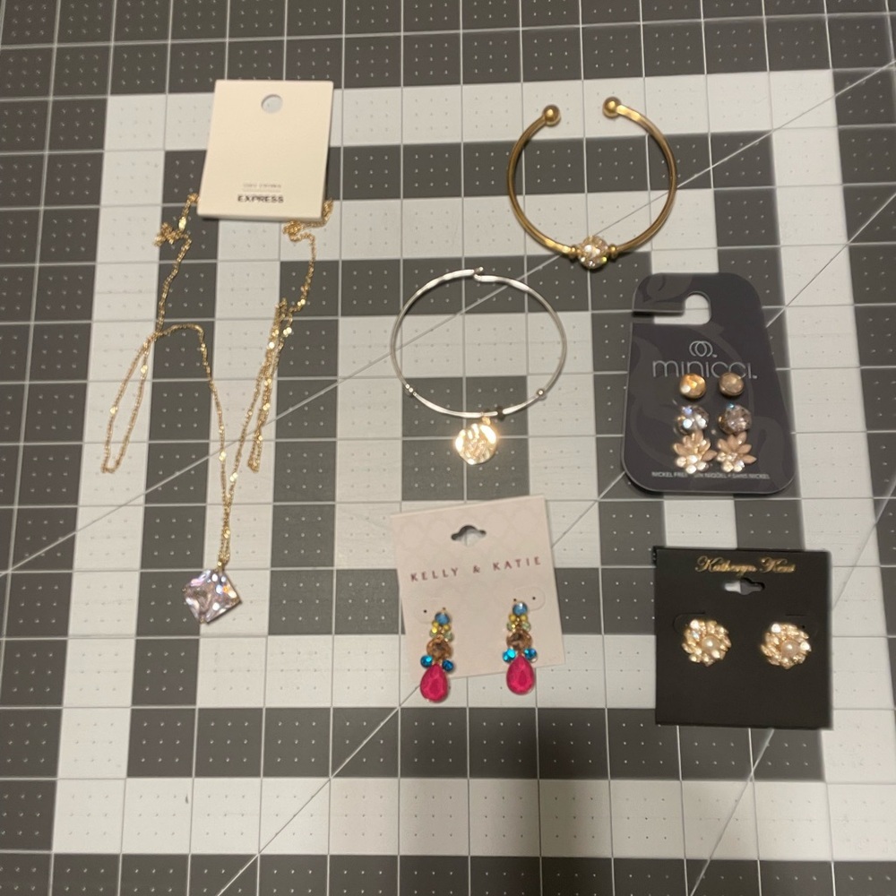 Gold and Silver Jewelry Set with Colorful Accents G066632